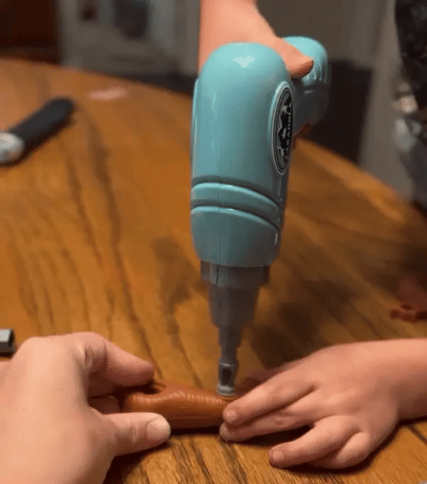 Barnevennlig skrutrekker: Montessori Dino KIT